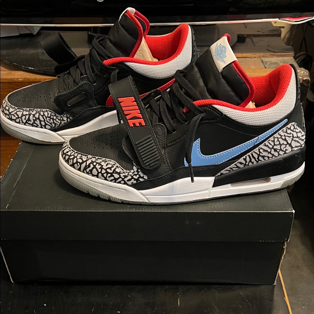 AIR JORDAN LEGACY 312 BLACK/WOLF GREY/VALOR BLUE SIZE 9